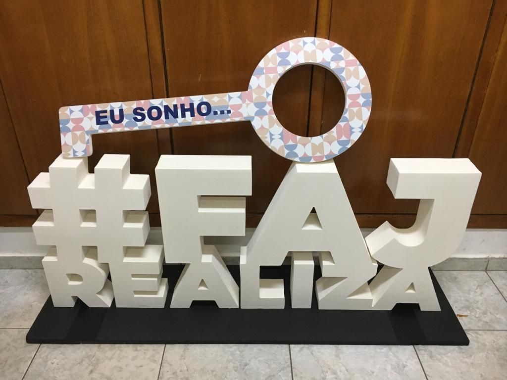 Fachadas com Letra Caixa - 11