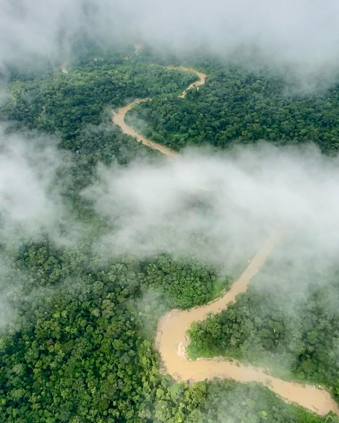 Imagens aéreas, uma paixão minha. Na fronteira Brasil-Peru. Poder gravar tanto em terra quanto no ar para entender as dimensoes geograficas. Always making shure I have my aerial footage (flying along the Brazil-Peru boarder). - 2