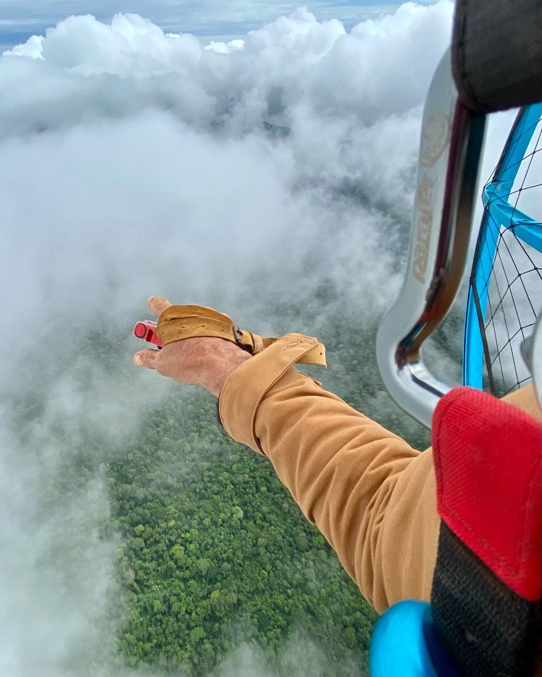 Directing a film for ARTE FR @artefr. Flying along the Transamazonian Highway - 3