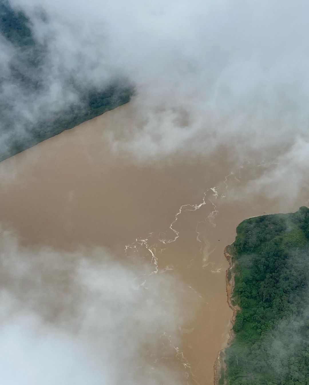 Directing a film for ARTE FR @artefr. Flying along the Transamazonian Highway - 4