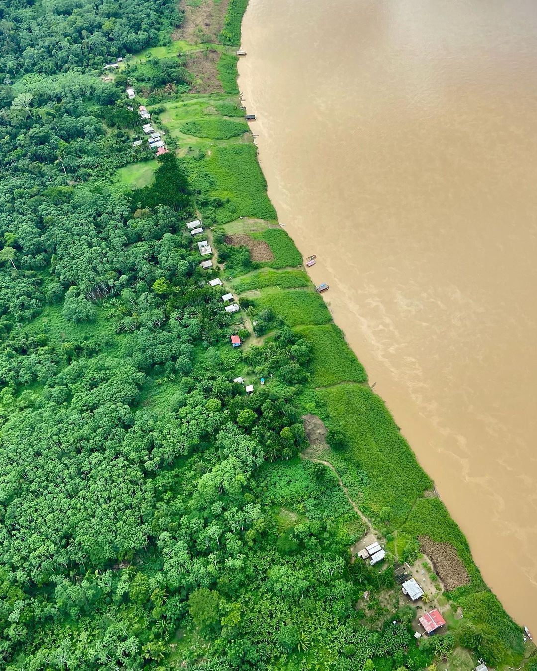 Directing a film for ARTE FR @artefr. Flying along the Transamazonian Highway - 5