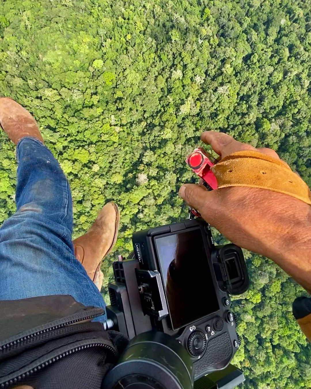 Final flight até the very end of the Transamazonian Highway. 4.240km from the Atlantic Ocean to the charming city of Lábrea, along Rio Puros. From there on  beautiful rainforests - 2
