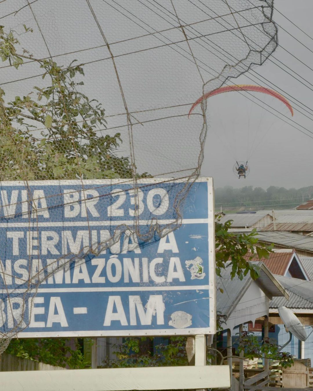 Final flight até the very end of the Transamazonian Highway. 4.240km from the Atlantic Ocean to the charming city of Lábrea, along Rio Puros. From there on  beautiful rainforests - 6