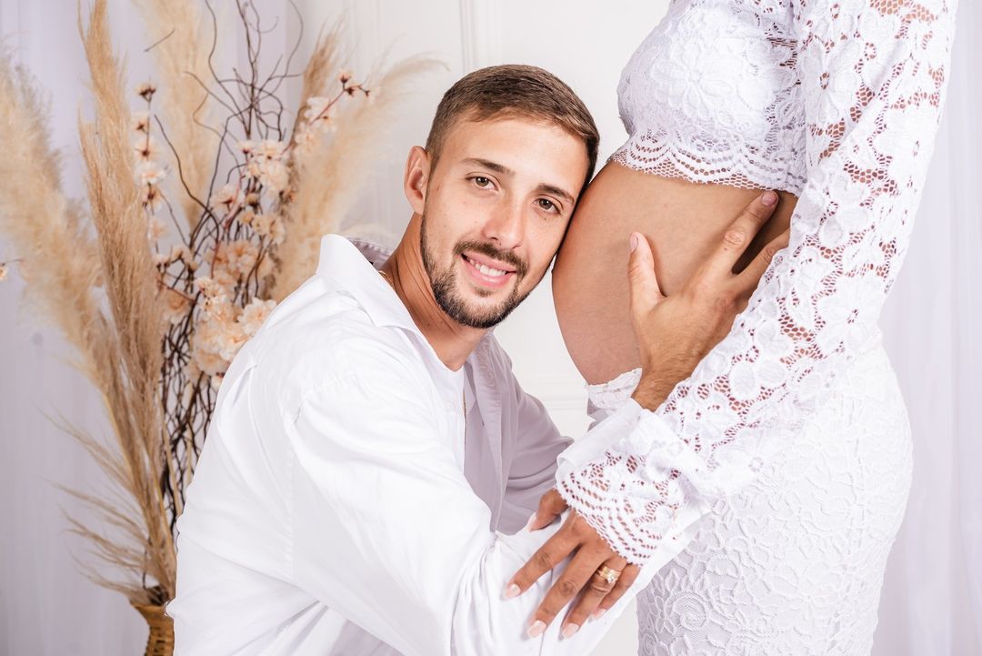 A vantagem de registrar um dos momentos especiais de uma mulher como estar GESTANTE no Studio é o conforto, e a leveza que as foto ficam! - 3