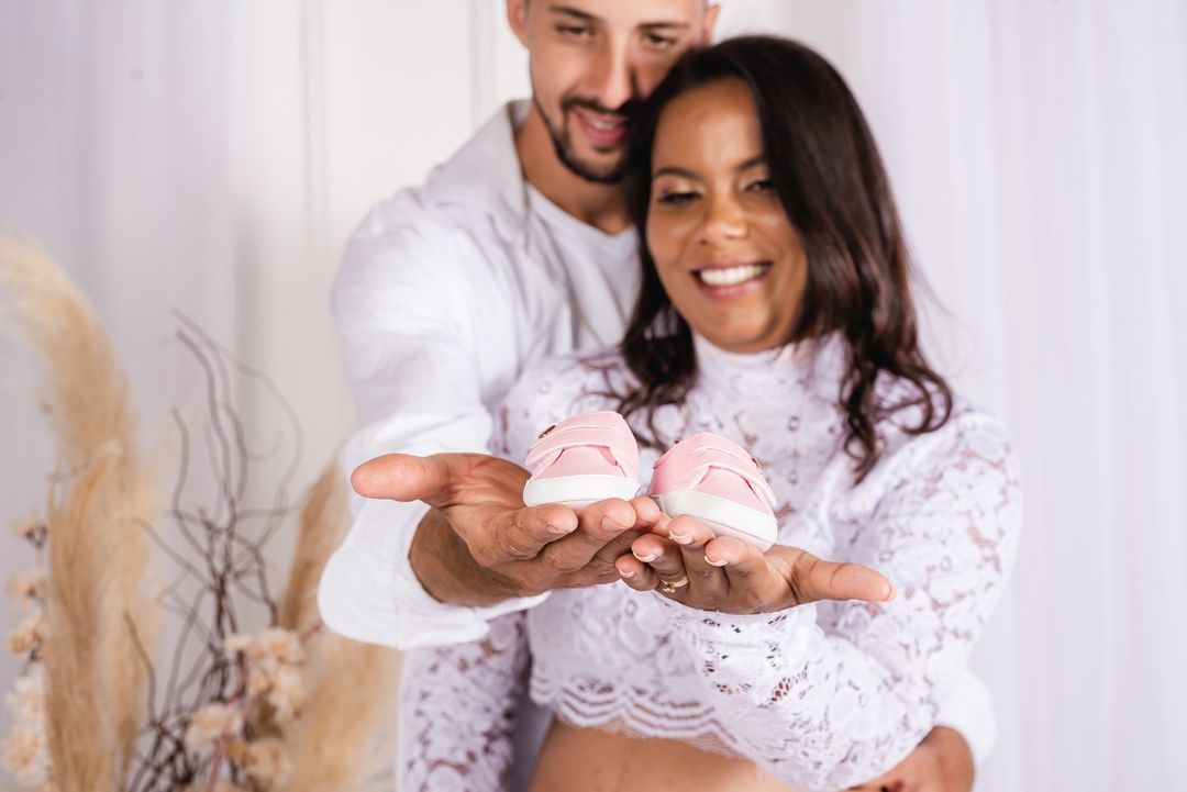 A vantagem de registrar um dos momentos especiais de uma mulher como estar GESTANTE no Studio é o conforto, e a leveza que as foto ficam! - 4