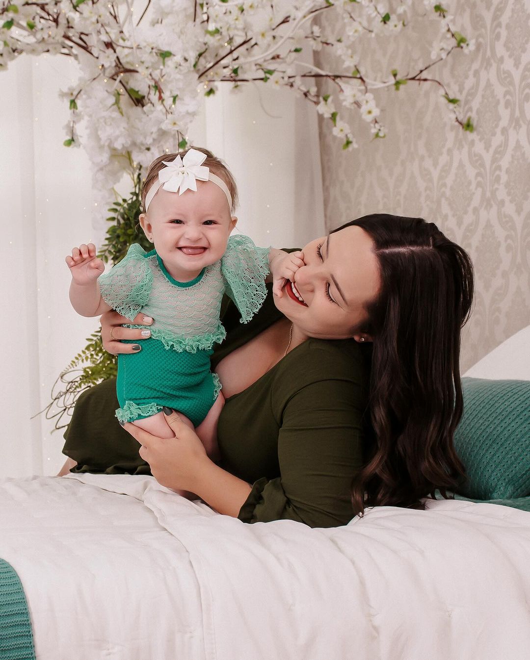 O abraço acolhedor é a luz que guia - 7