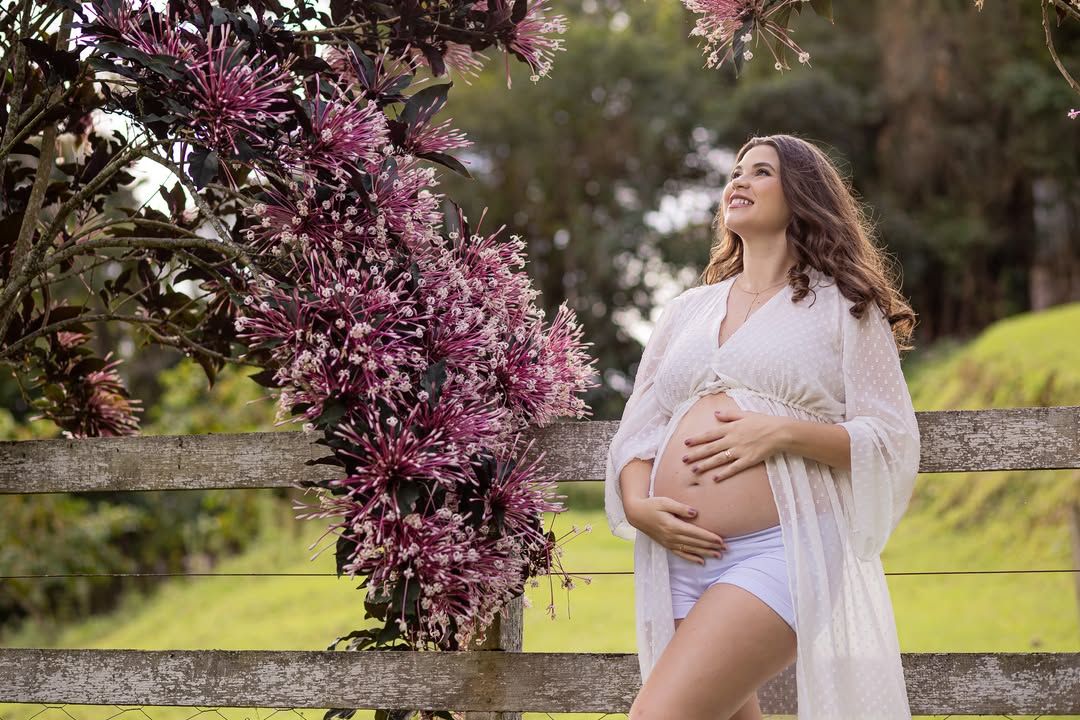 Ensaio Gestante: Eternize a Espera com Fotografias Cheias de Significado - 4