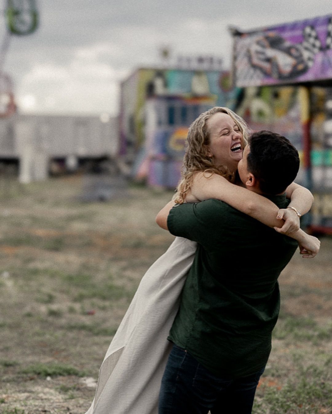 um casal descolado no parque - 4