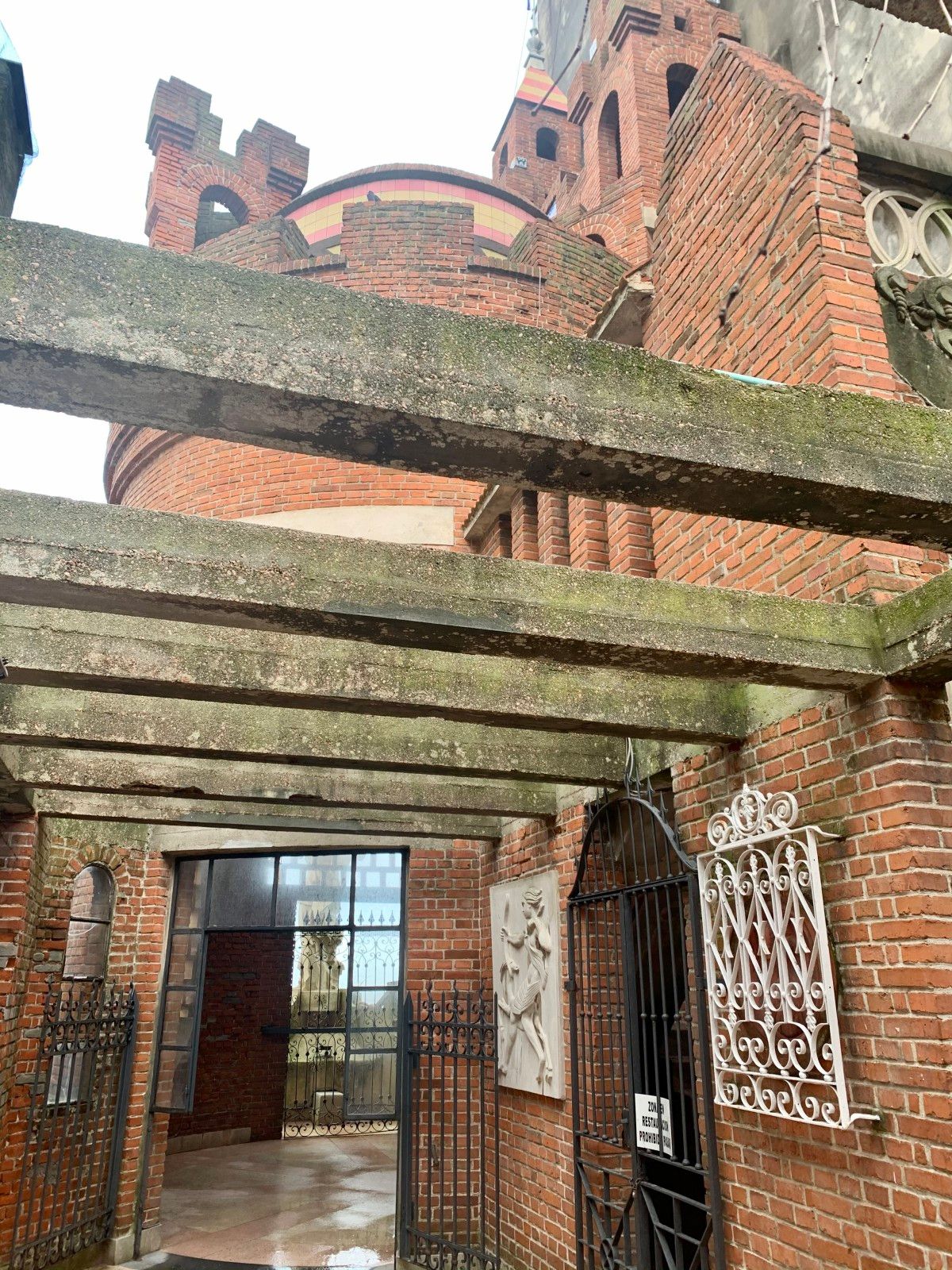 A casa de um alquimista: Castillo Pittamiglio em Montevidéu - 17