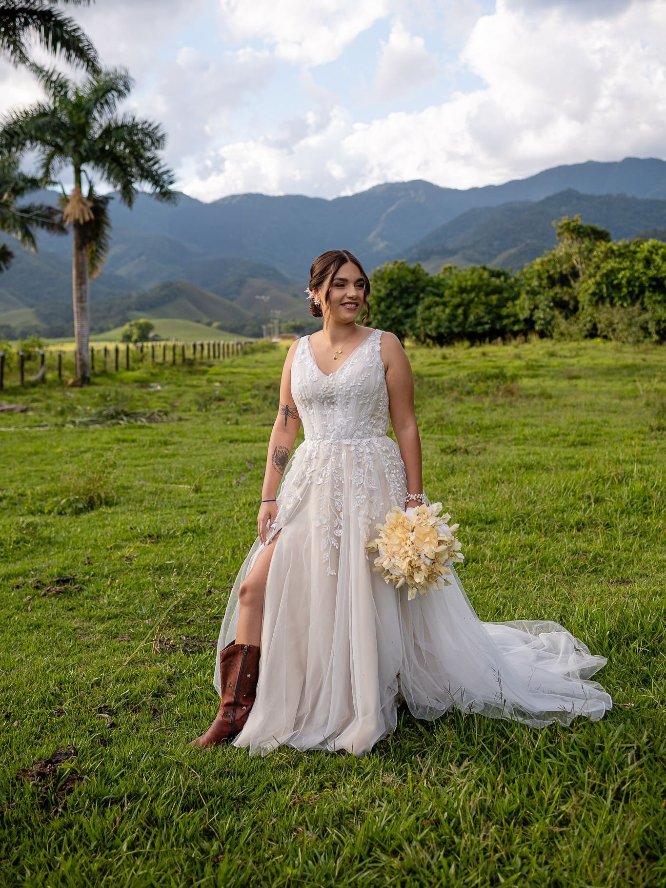 Noiva no Campo de Bota: Casamento ao Ar Livre com Personalidade - 5