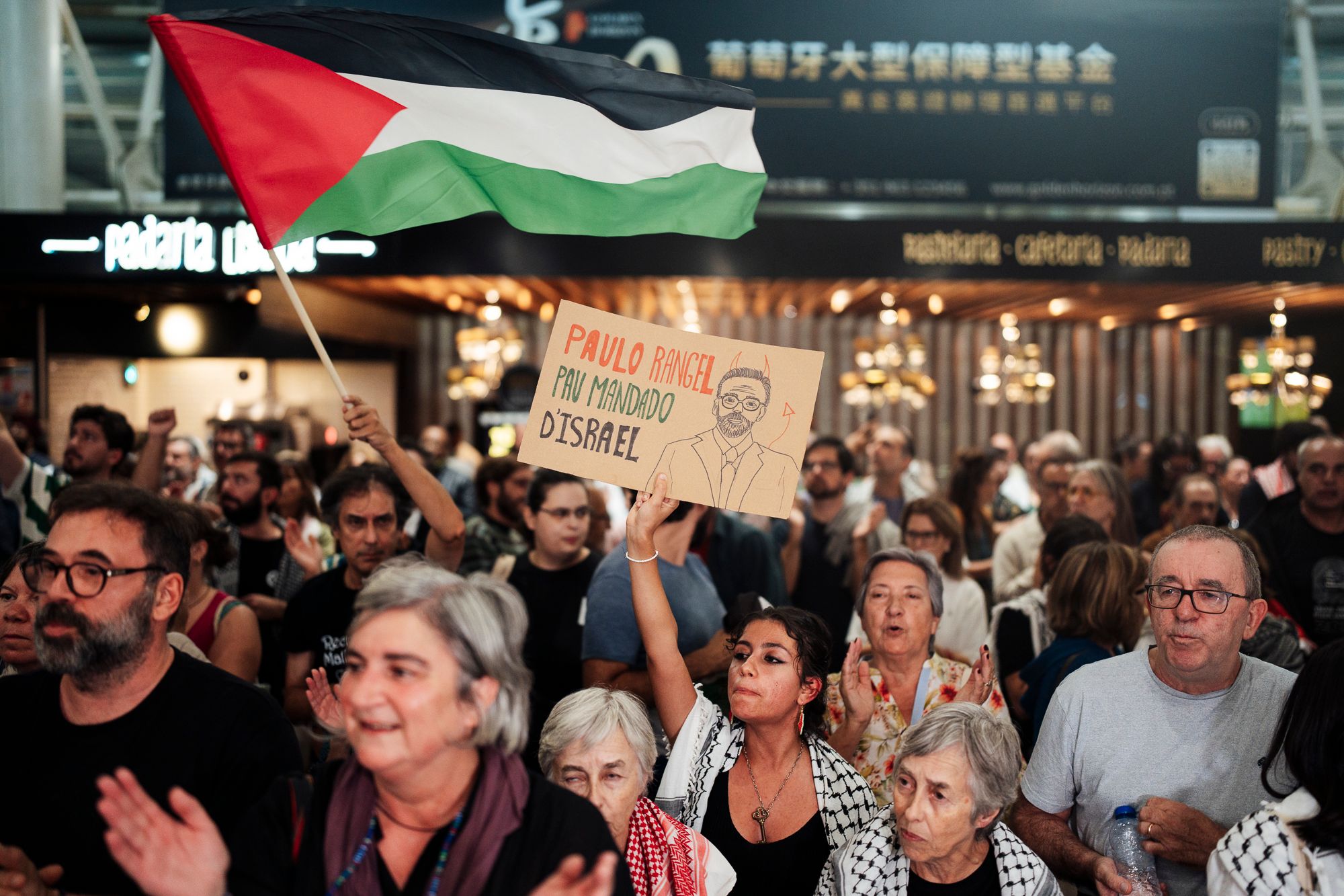 Chegada ao Aeroporto de Lisboa de quatro membros da Flotilha - 1 - 1