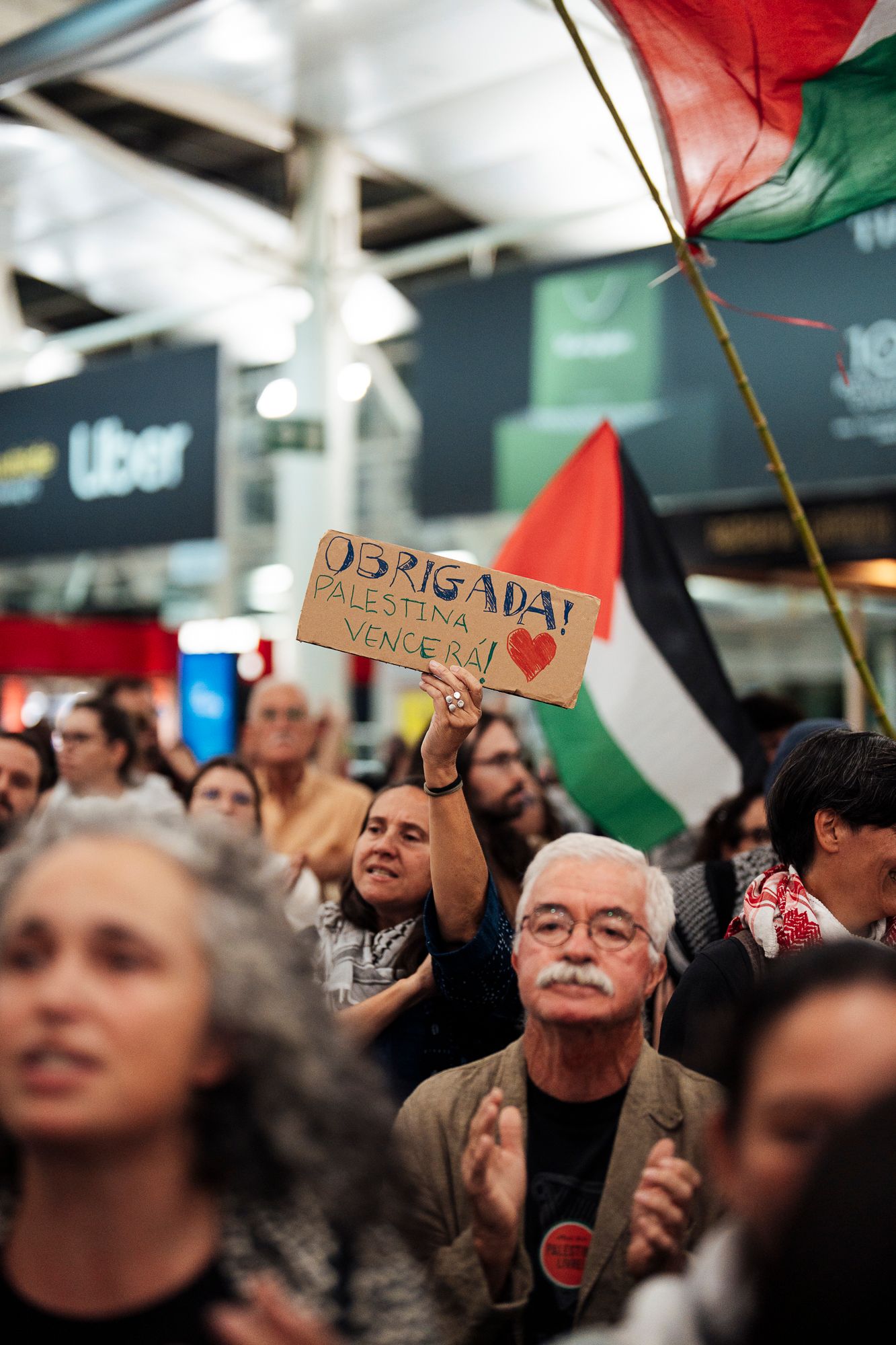 Chegada ao Aeroporto de Lisboa de quatro membros da Flotilha - 1 - 1