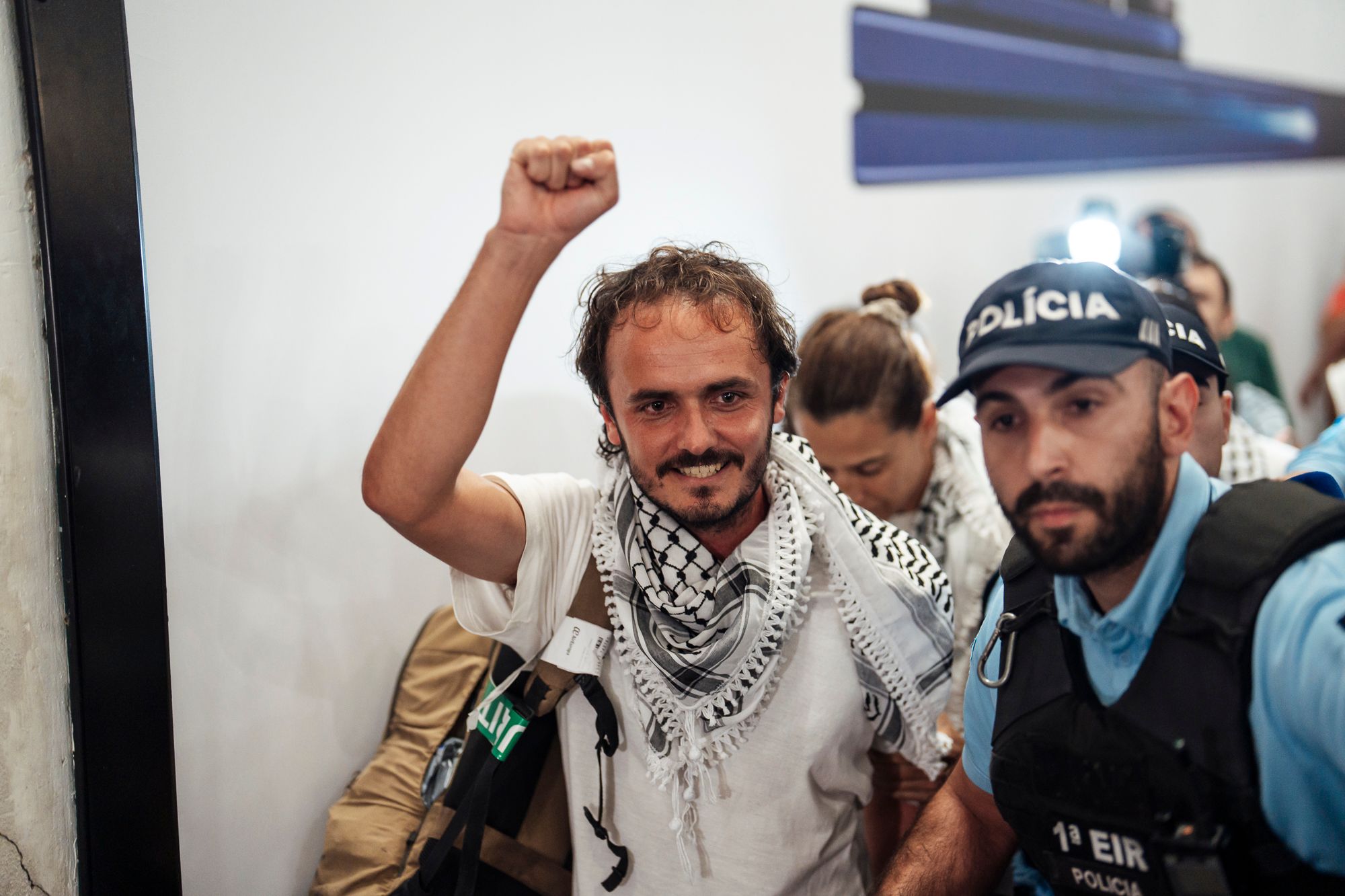 Chegada ao Aeroporto de Lisboa de quatro membros da Flotilha - 1 - 0