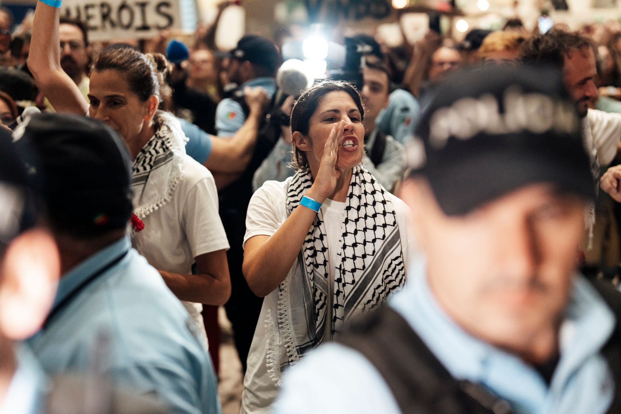 Chegada ao Aeroporto de Lisboa de quatro membros da Flotilha - 1 - 1