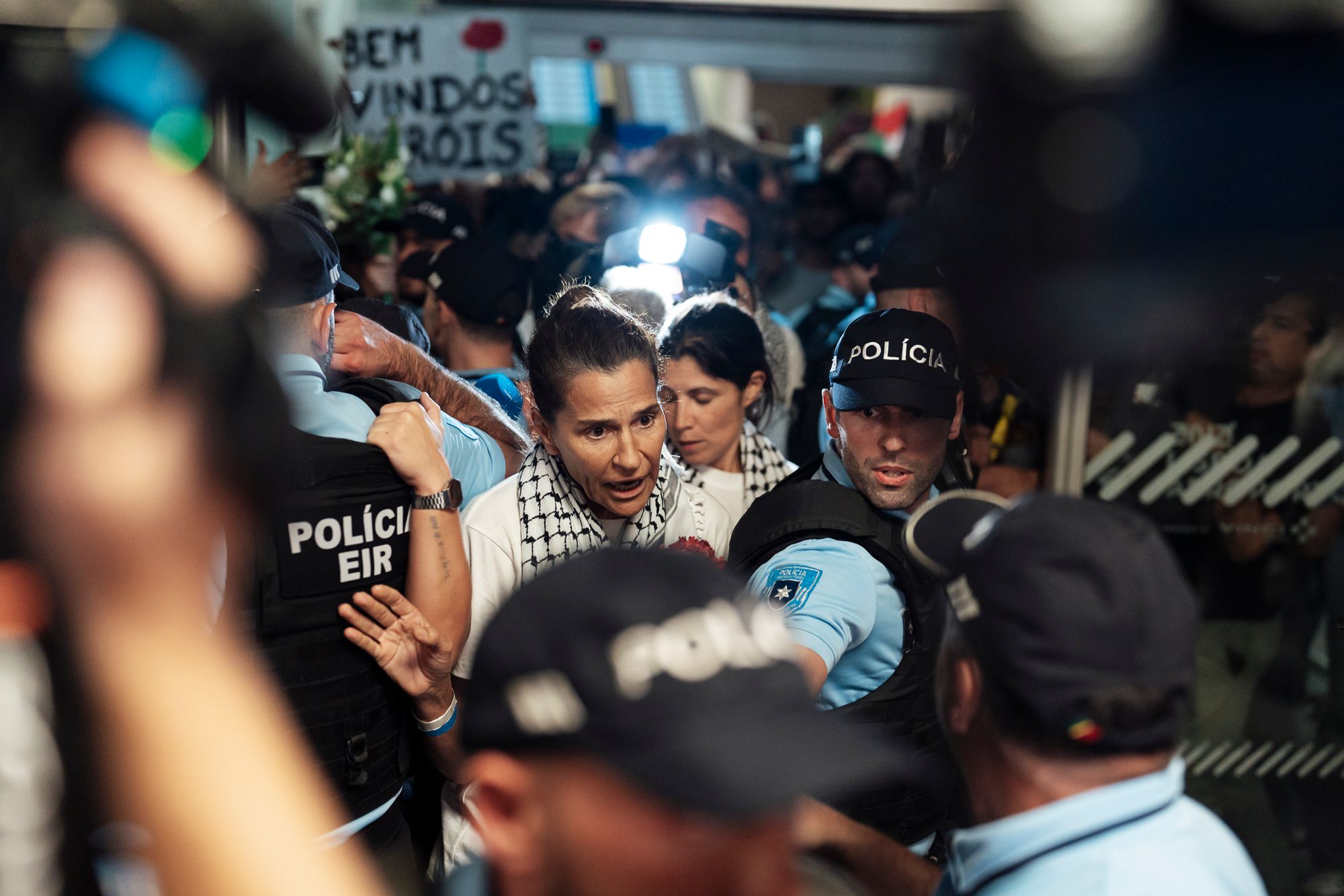 Chegada ao Aeroporto de Lisboa de quatro membros da Flotilha - 1 - 1