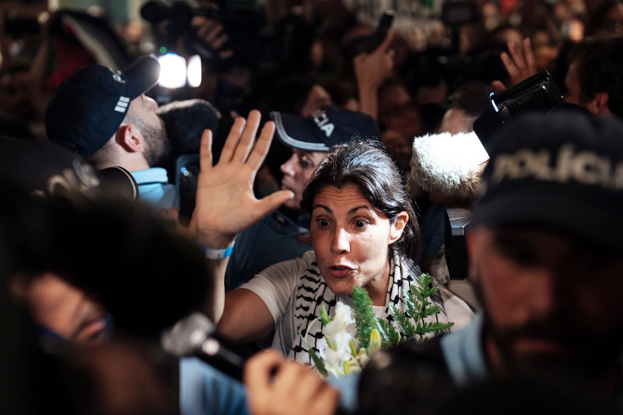 Chegada ao Aeroporto de Lisboa de quatro membros da Flotilha - 1 - 1