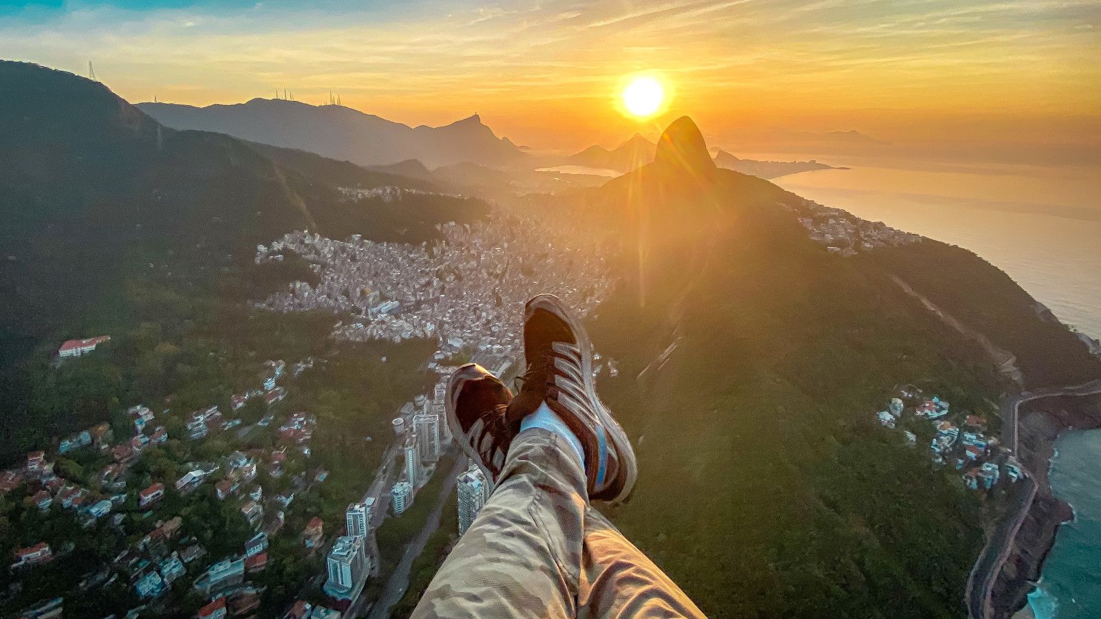 Voando de paramotor no Cristo Redentor - 14