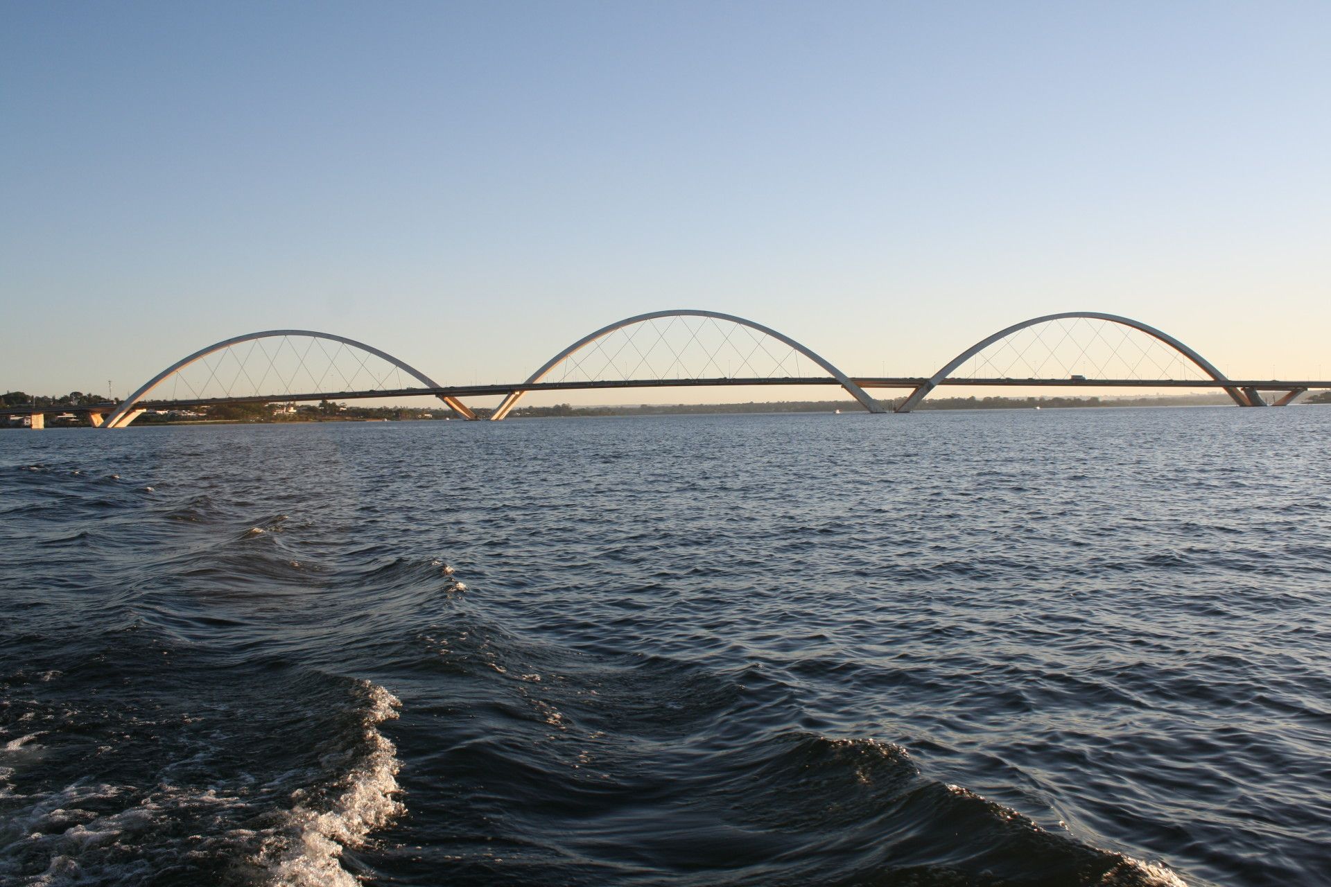 Como é navegar pelo Lago Paranoá em Brasília - 28
