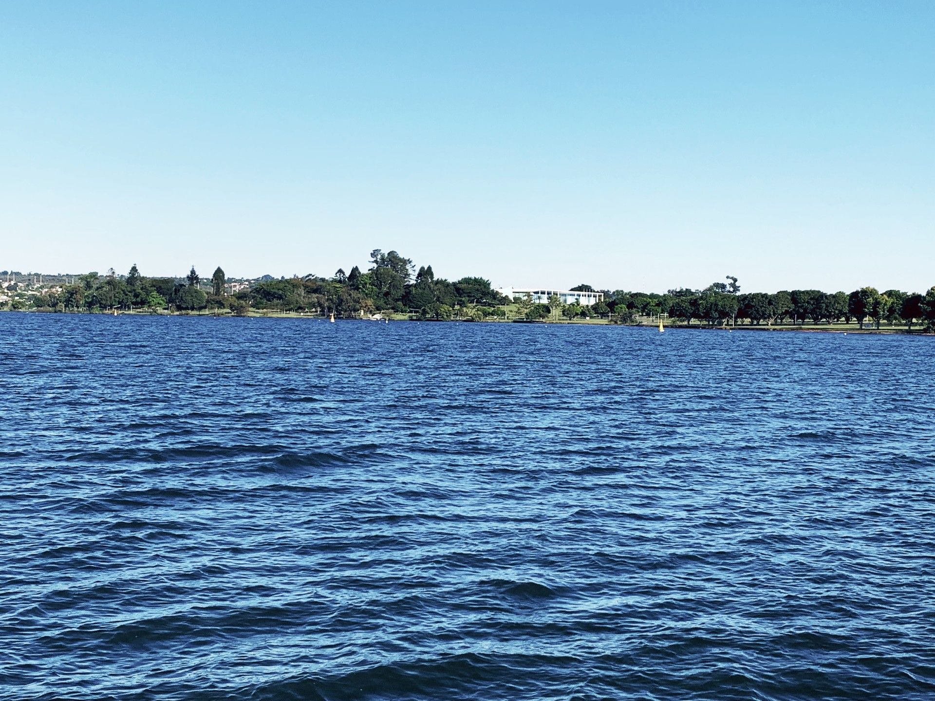 Como é navegar pelo Lago Paranoá em Brasília - 26