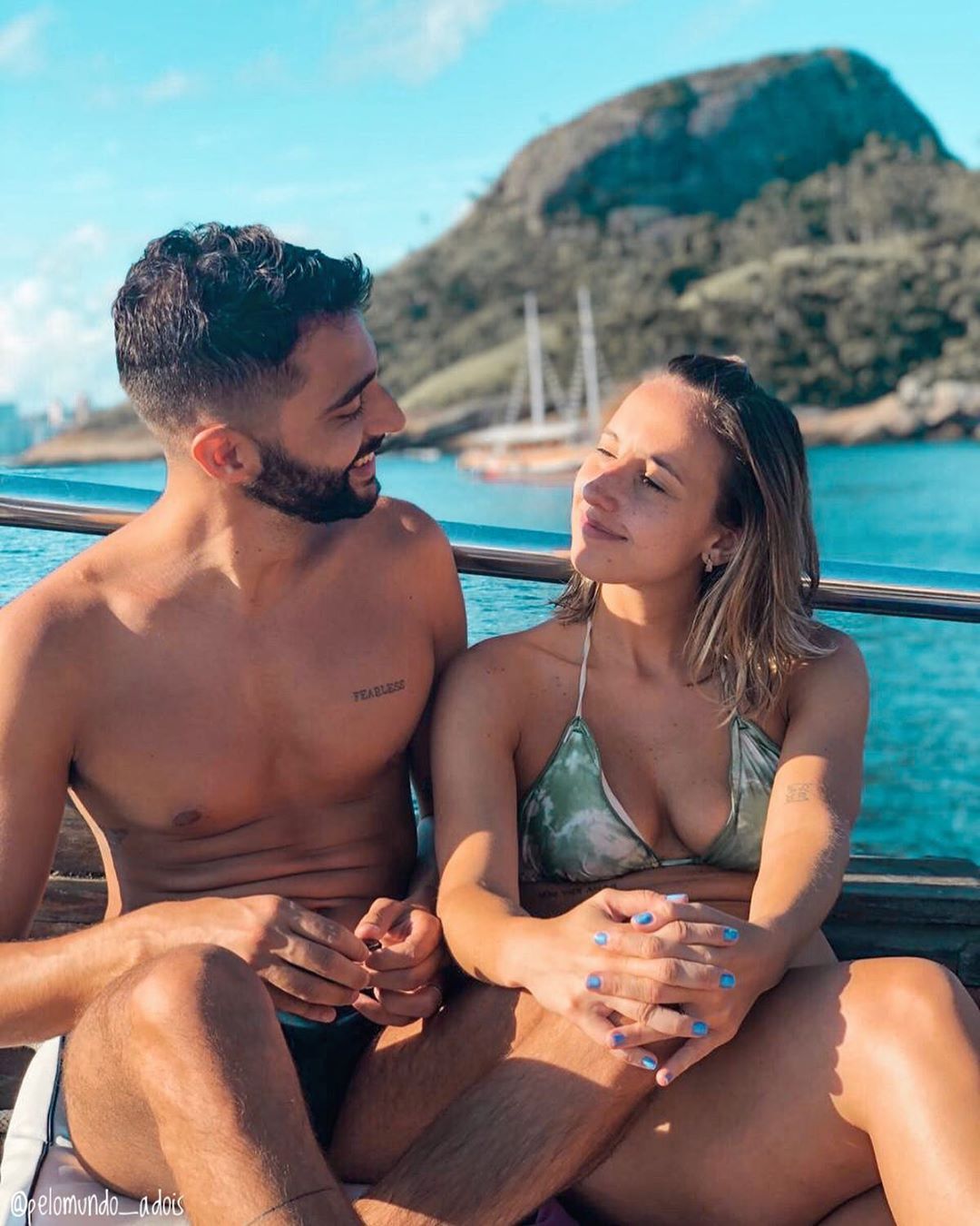 Pelo Mundo a Dois - Slide 1