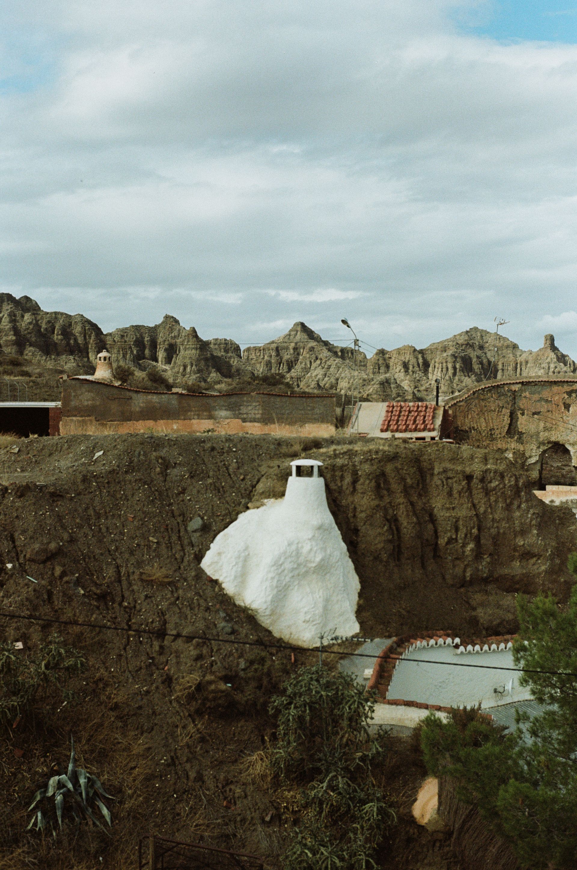 Dentro da Terra: Arquitetura Escavada em Guadix - 23