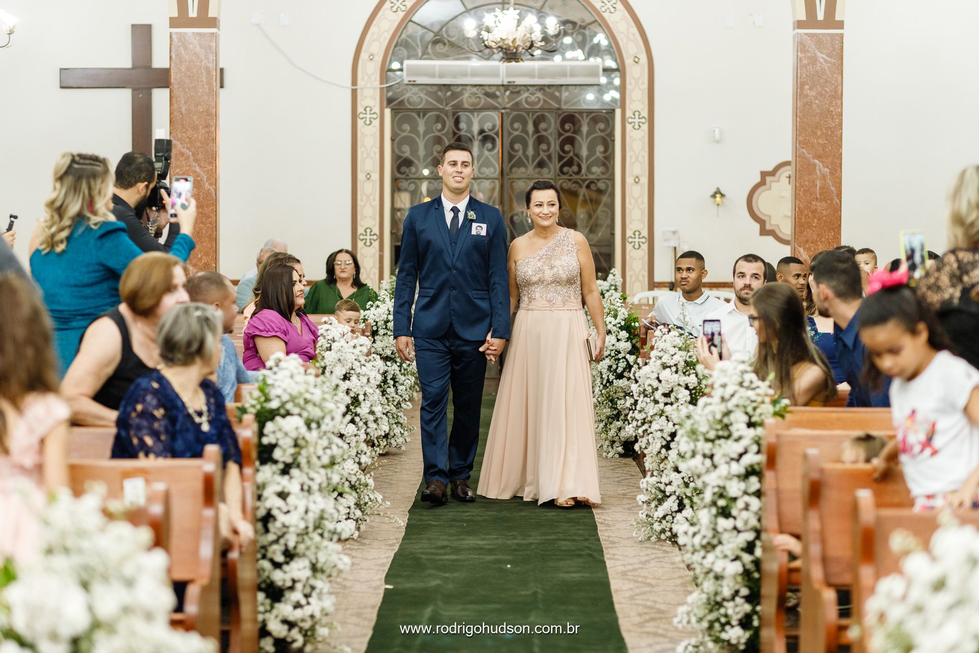 Casamento de Marcela e Lucas na Capela da Sagrada Família em Viradouro - SP - 1 - 3