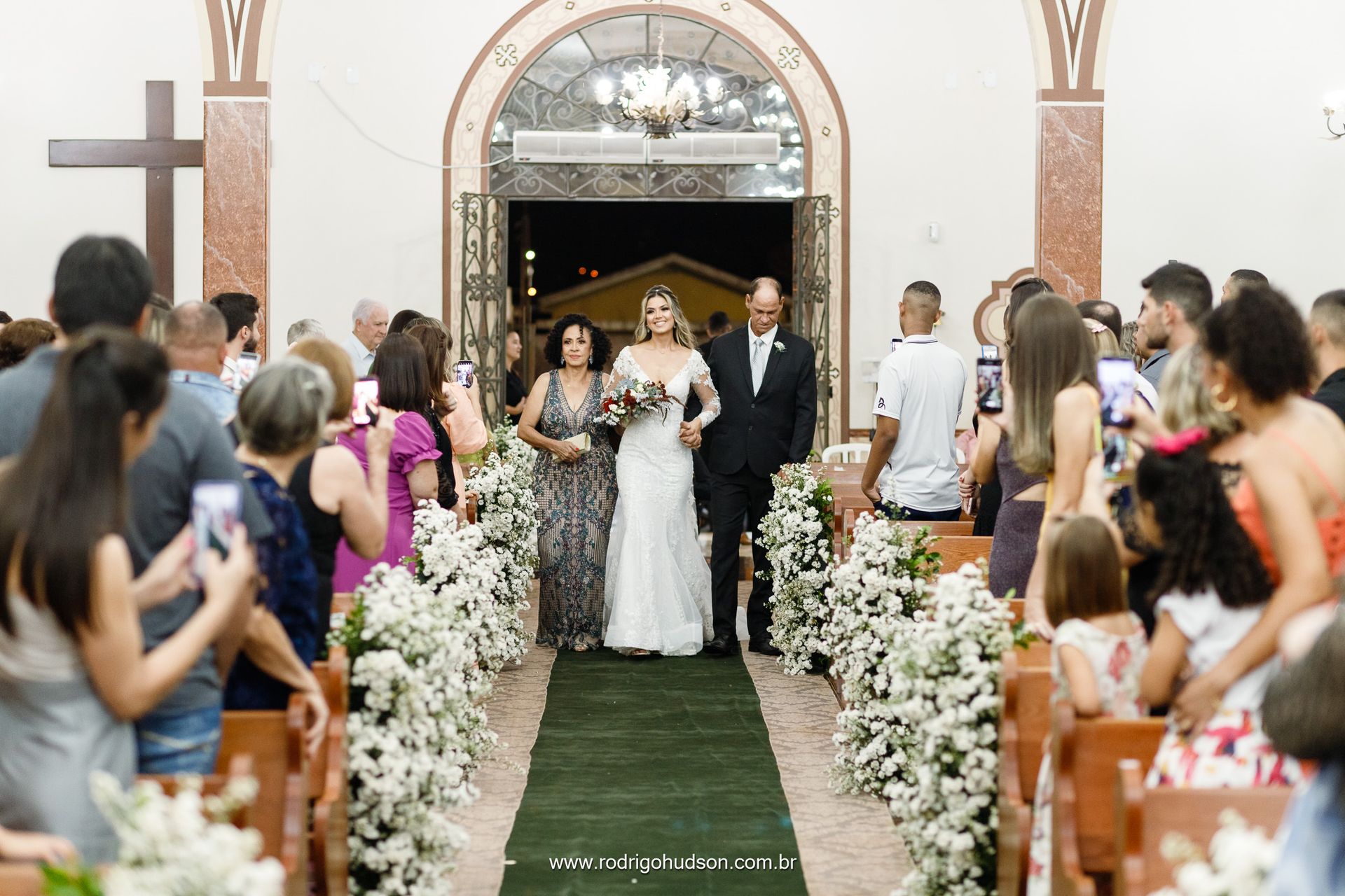 Casamento de Marcela e Lucas na Capela da Sagrada Família em Viradouro - SP - 1 - 3