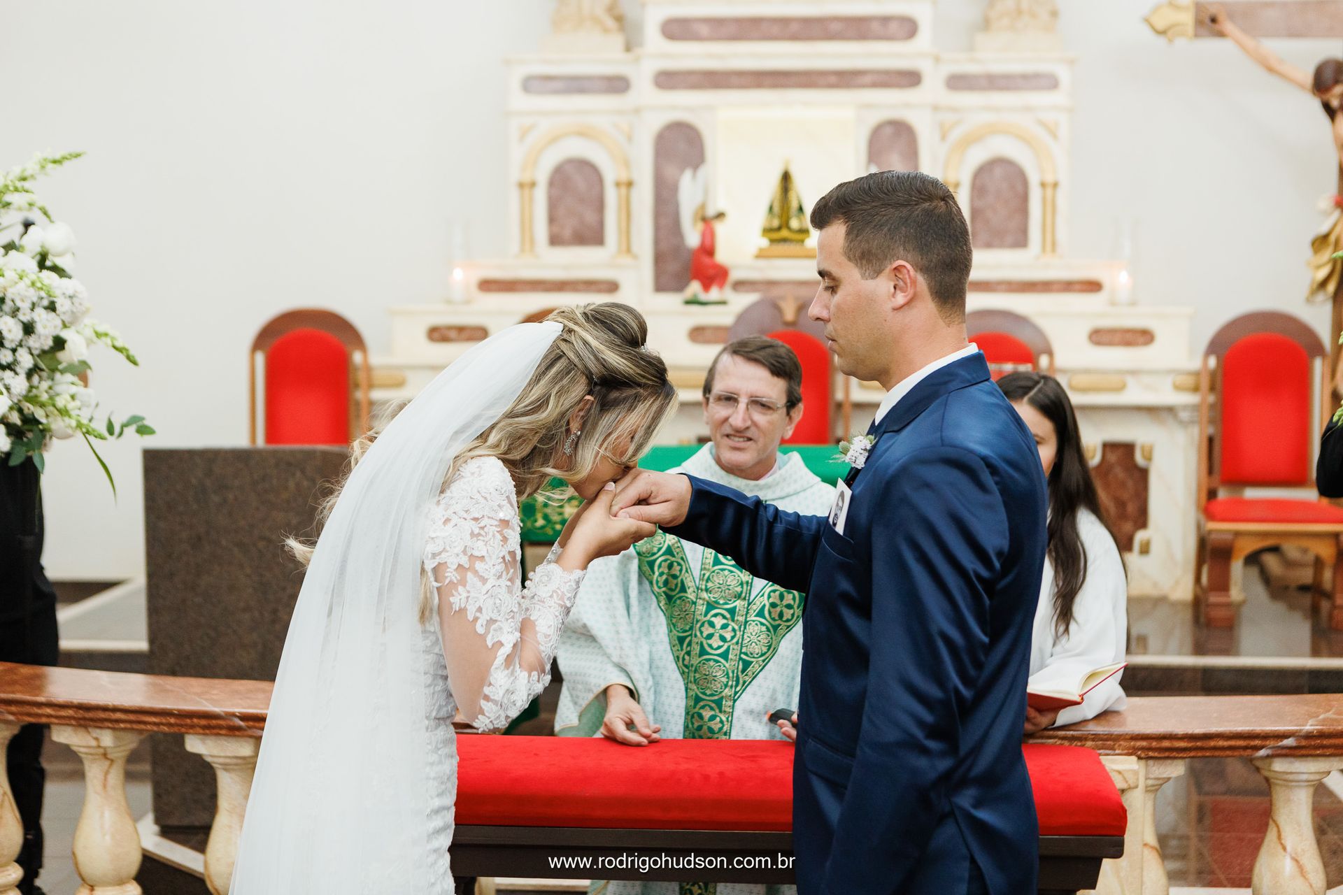 Casamento de Marcela e Lucas na Capela da Sagrada Família em Viradouro - SP - 1 - 3