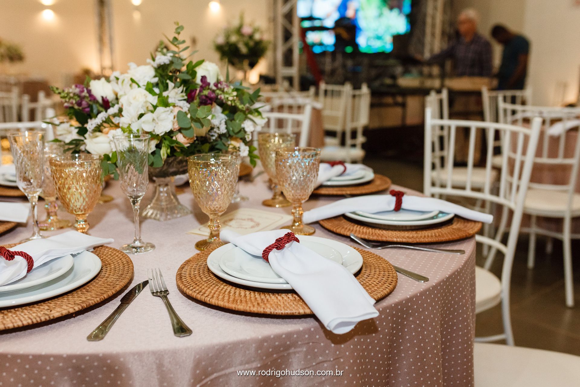Casamento de Marcela e Lucas na Capela da Sagrada Família em Viradouro - SP - 1 - 3