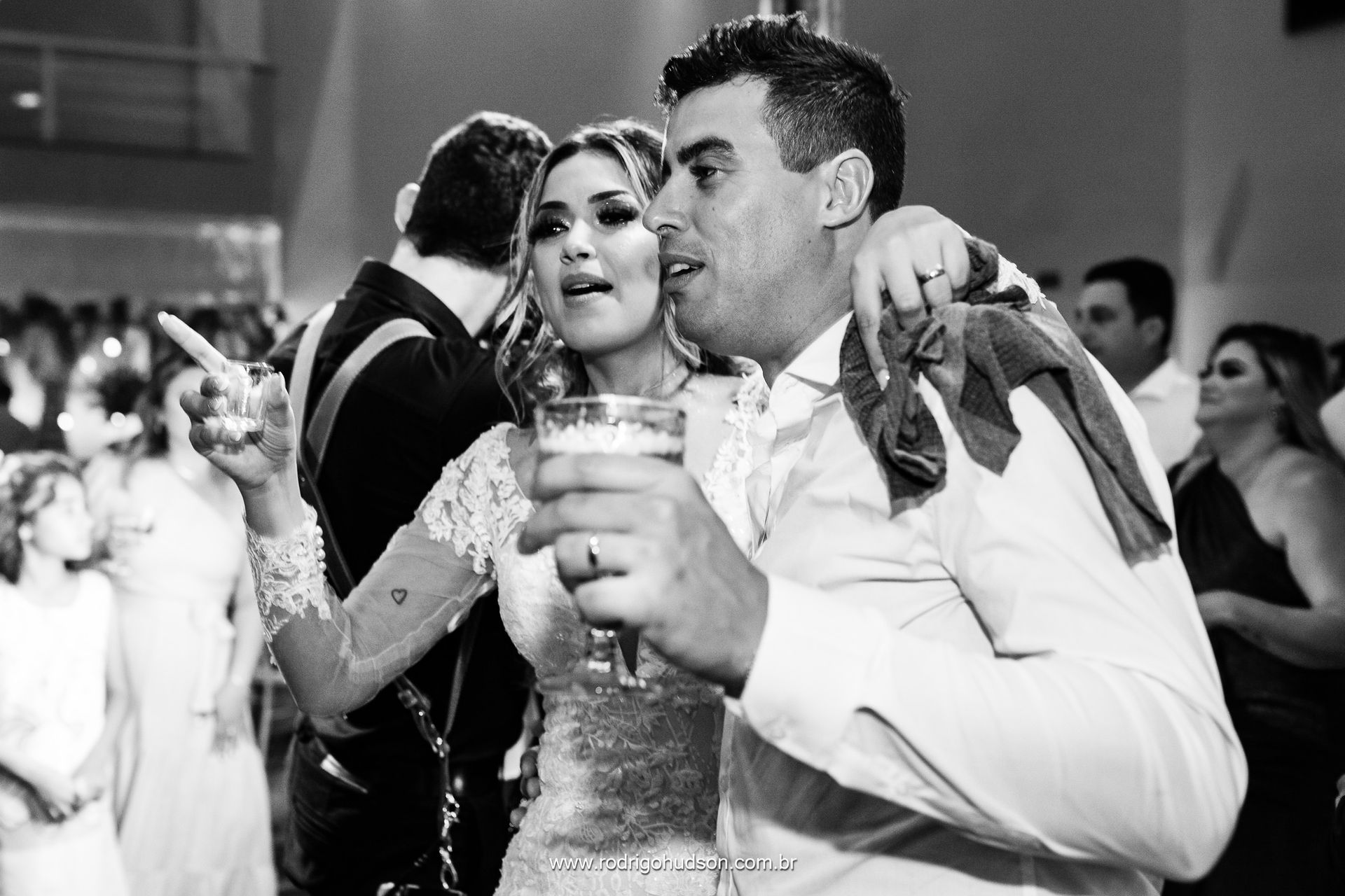 Casamento de Marcela e Lucas na Capela da Sagrada Família em Viradouro - SP - 1 - 3