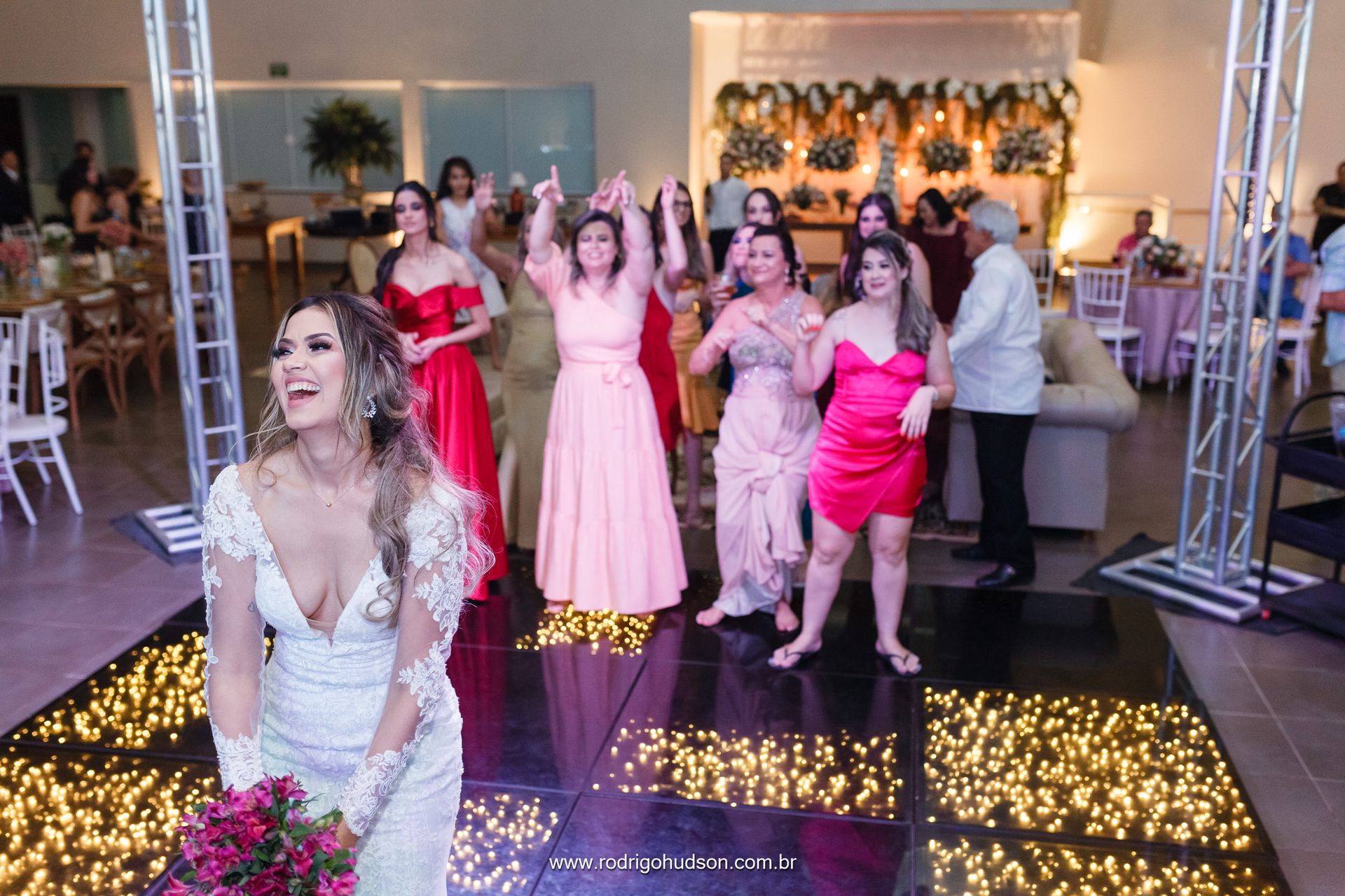 Casamento de Marcela e Lucas na Capela da Sagrada Família em Viradouro - SP - 1 - 1