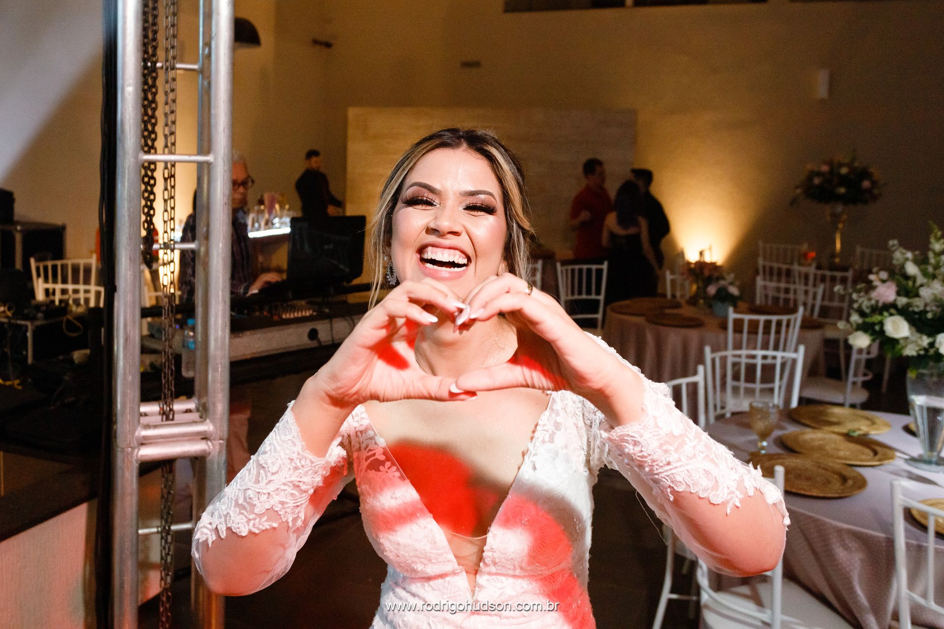 Casamento de Marcela e Lucas na Capela da Sagrada Família em Viradouro - SP - 1 - 2
