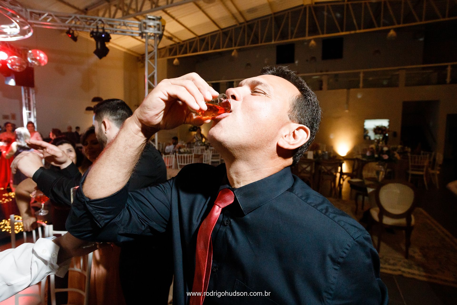 Casamento de Marcela e Lucas na Capela da Sagrada Família em Viradouro - SP - 1 - 3