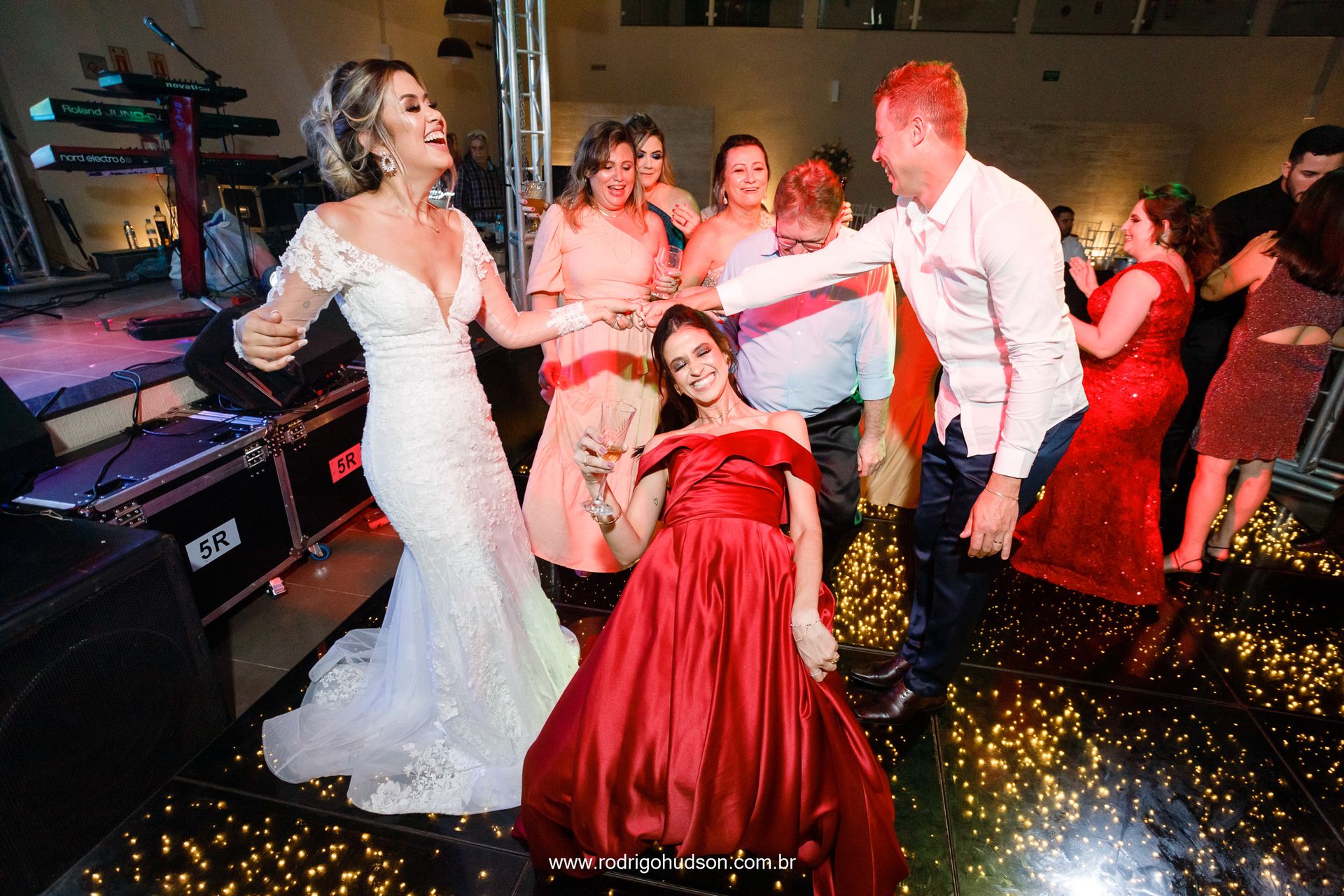 Casamento de Marcela e Lucas na Capela da Sagrada Família em Viradouro - SP - 1 - 3