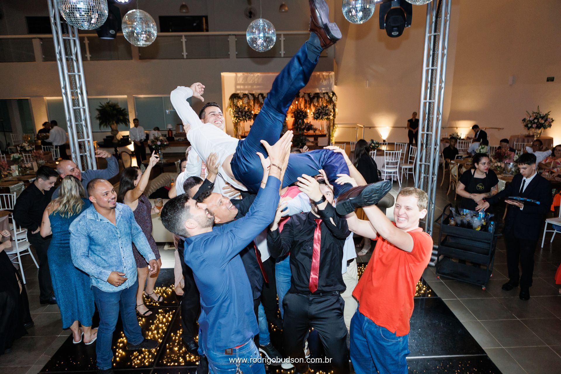 Casamento de Marcela e Lucas na Capela da Sagrada Família em Viradouro - SP - 1 - 1