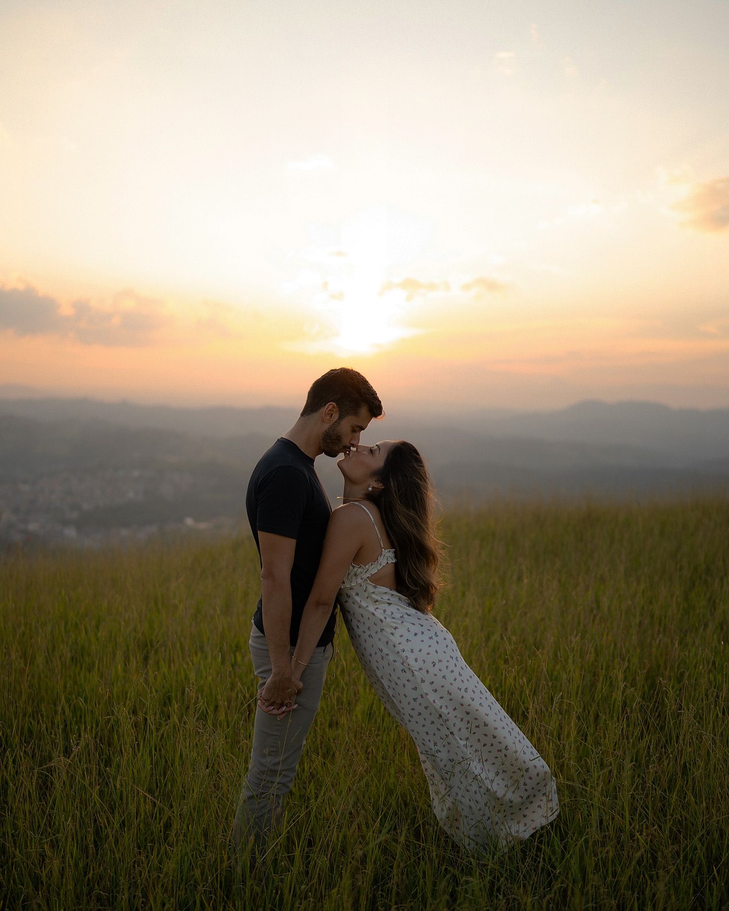 Sente a vibe de um casal que se entrega para as fotos de pré wedding 🔥 - 3 - 5