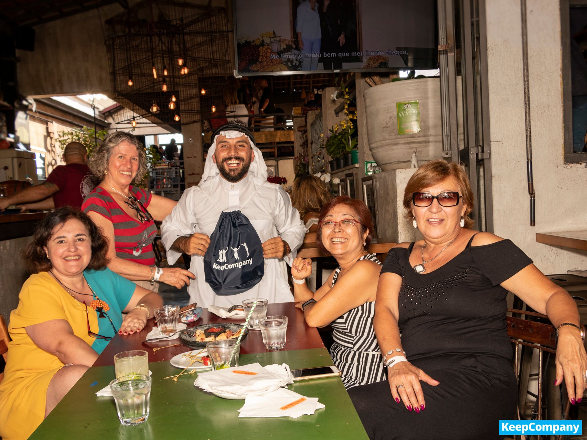 Keep Company Viagens para Solteiros - Confraternização na Vila Madalena/SP - 2 - 6