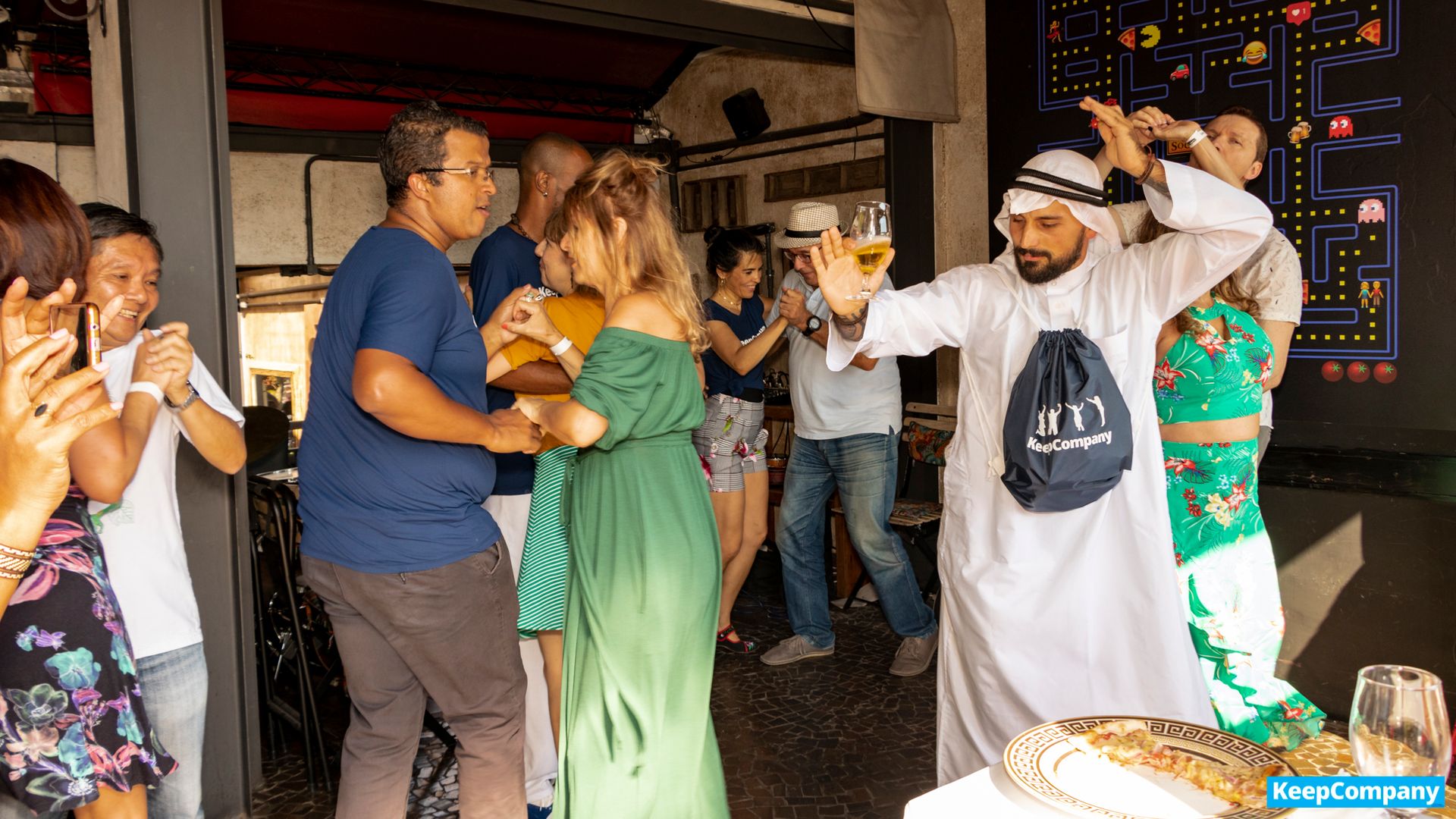 Keep Company Viagens para Solteiros - Confraternização na Vila Madalena/SP - 2 - 15