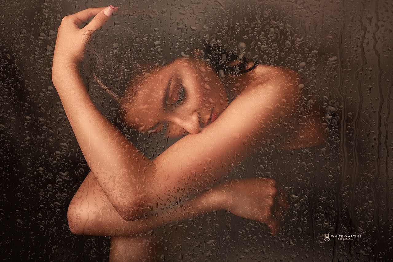 <h1 style="font-size: 5rem; font-weight: 300;">Registrando amor em fotografias</h1><p>Fotógrafa de família, gestante e newborn.</p> - Slide 0