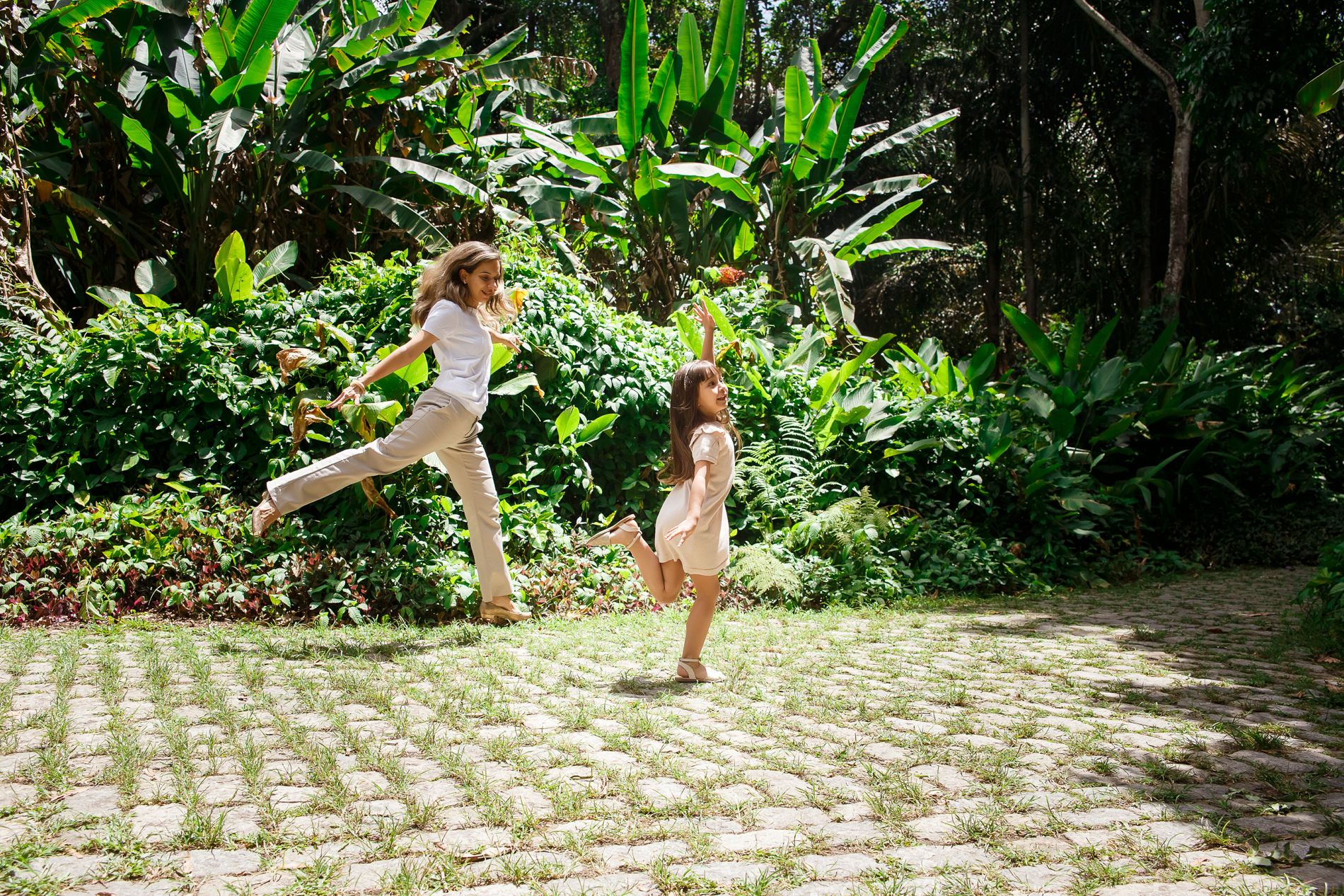 O Maravilhoso Ciclo de Um Ano: Encerrando o Acompanhamento da Milena com um Ensaio Familiar no Parque Lage - 2 - 14