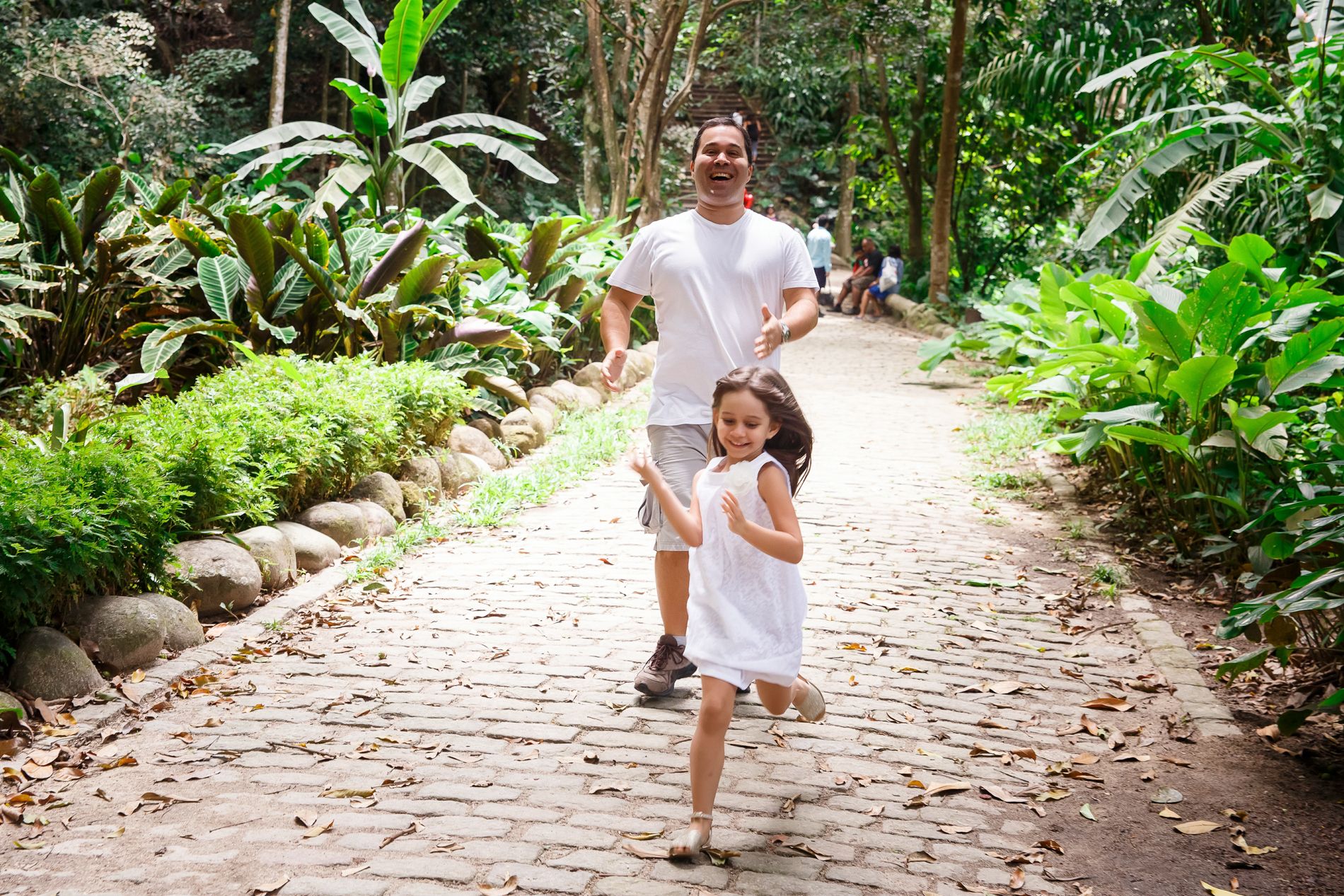 O Maravilhoso Ciclo de Um Ano: Encerrando o Acompanhamento da Milena com um Ensaio Familiar no Parque Lage - 2 - 38