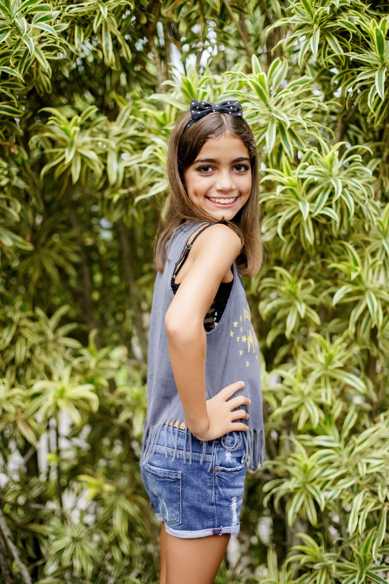 Encanto e Descoberta: Ensaio Fotográfico das Irmãs Mari e Manu nas Férias com a Vovó - 2 - 14