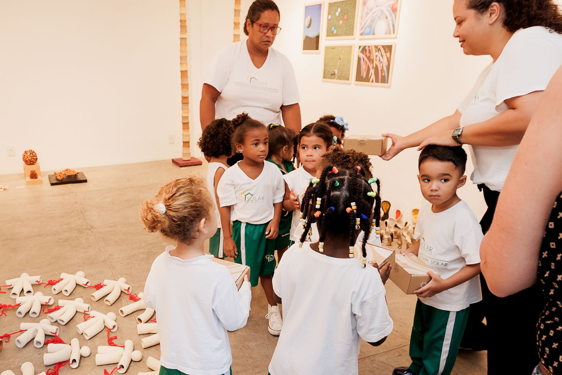 Inauguração da Exposição "Encontros" na Galeria do Solar Meninos de Luz em Copacabana - 2 - 13