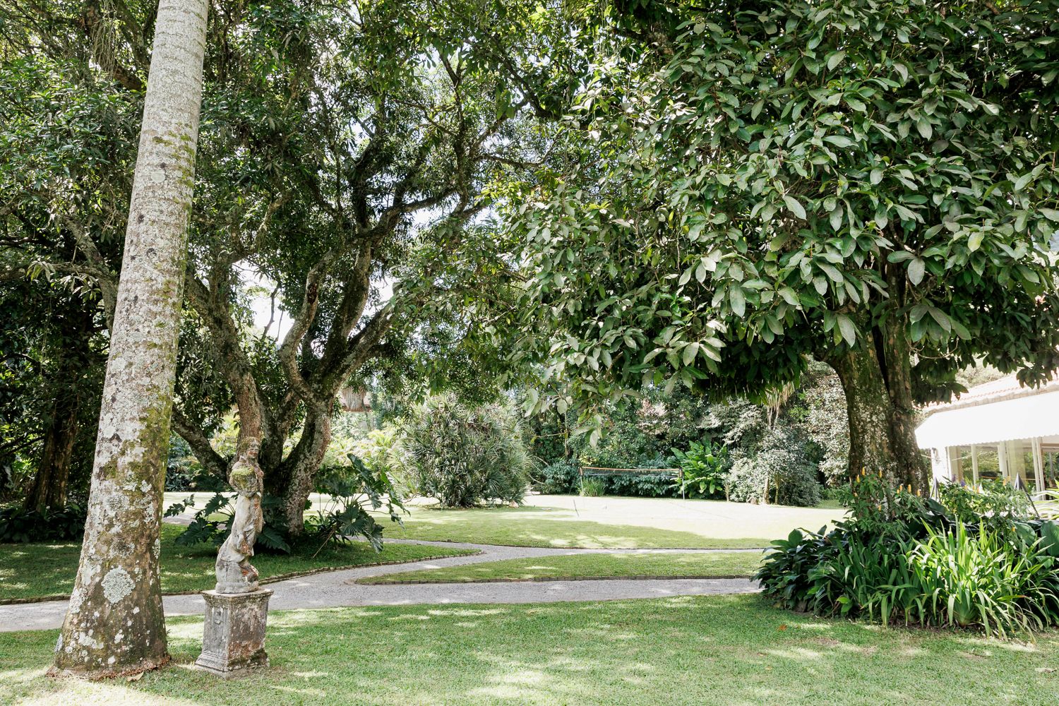 Capturando a Essência da Festa de 15 Anos da Sofia na Casa Jardins do Alto - 2 - 13