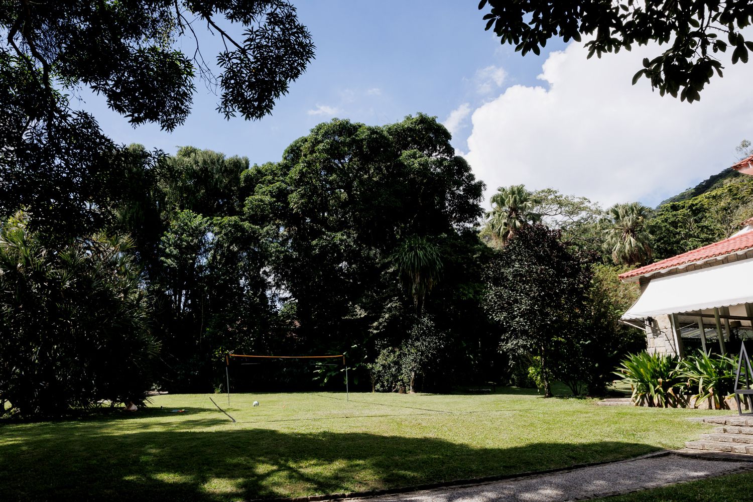 Capturando a Essência da Festa de 15 Anos da Sofia na Casa Jardins do Alto - 2 - 9