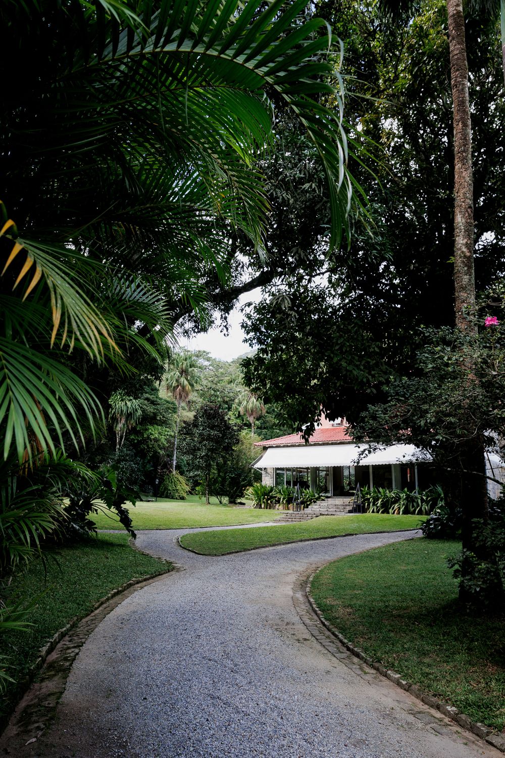 Capturando a Essência da Festa de 15 Anos da Sofia na Casa Jardins do Alto - 2 - 17
