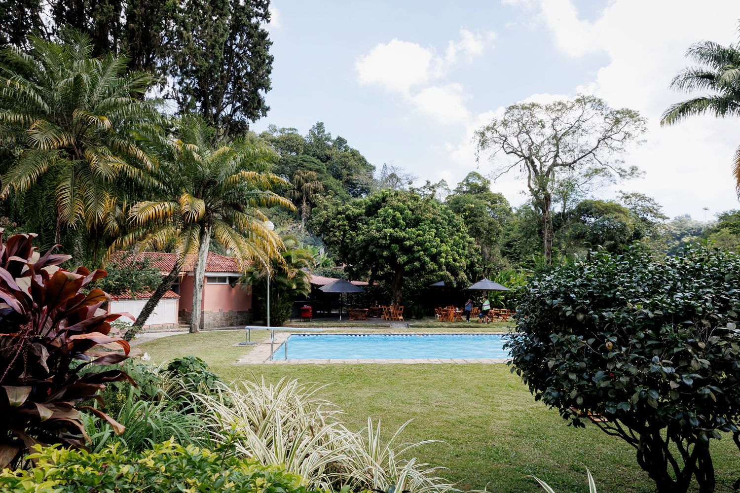 Capturando a Essência da Festa de 15 Anos da Sofia na Casa Jardins do Alto - 2 - 21