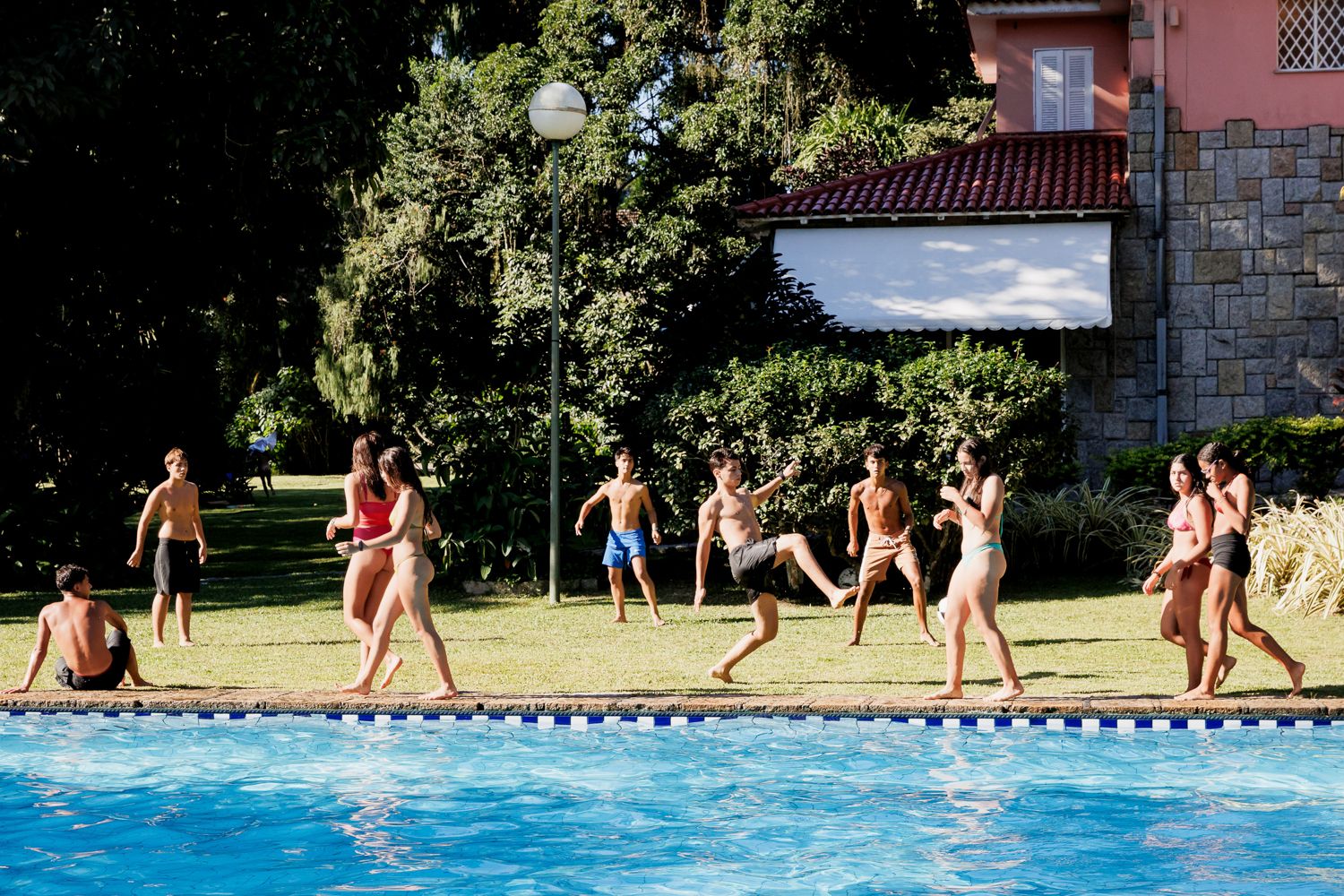 Capturando a Essência da Festa de 15 Anos da Sofia na Casa Jardins do Alto - 2 - 85
