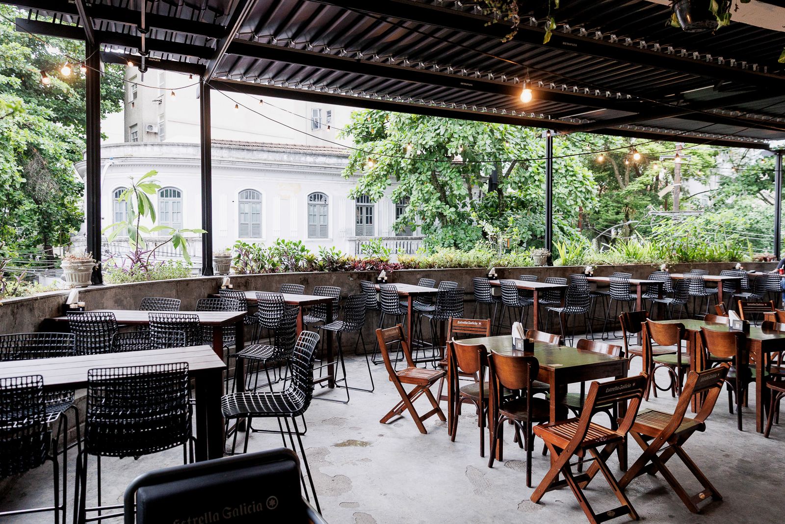 Aniversário de Abdulay no Espaço Huff, na Gávea: uma tarde entre amigos com trilha dos anos 90 e 2000 - 2 - 4