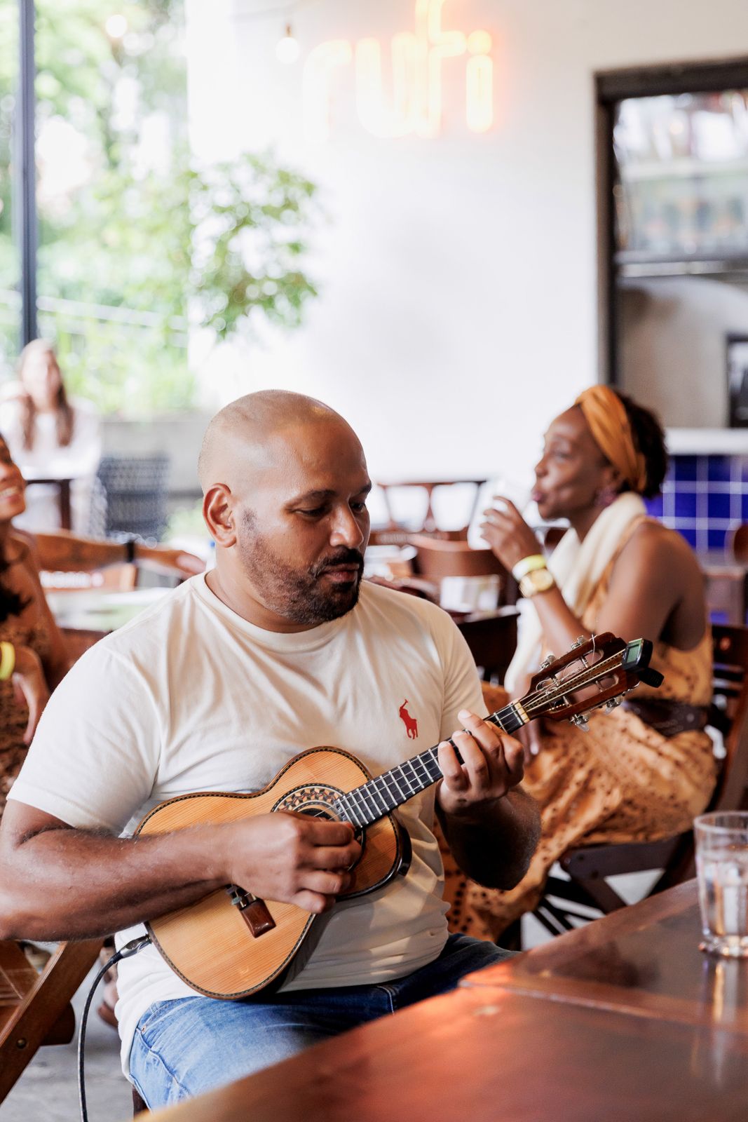 Aniversário de Abdulay no Espaço Huff, na Gávea: uma tarde entre amigos com trilha dos anos 90 e 2000 - 2 - 36